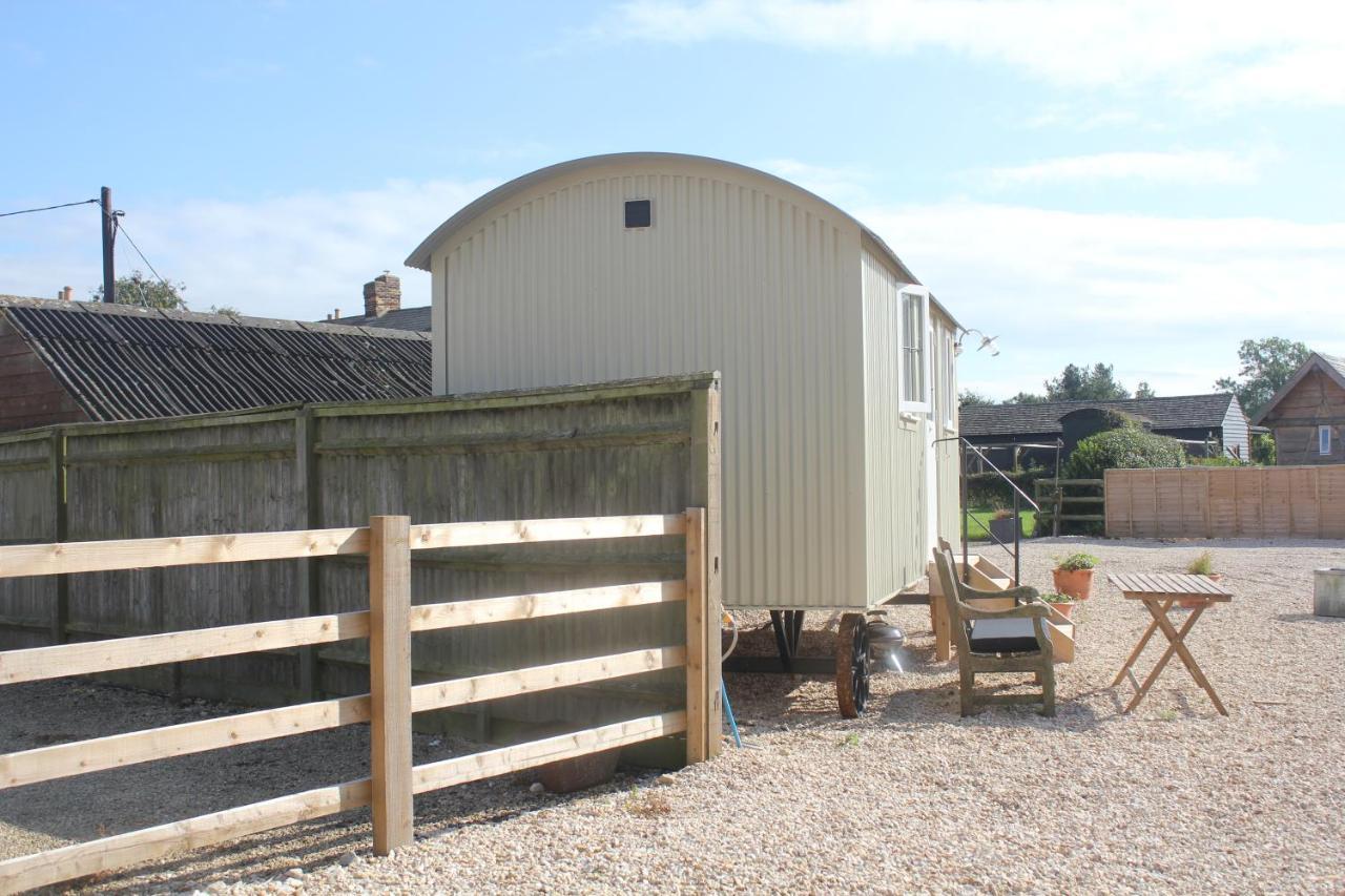 The Shepherd'S Hut Mixbury 외부 사진