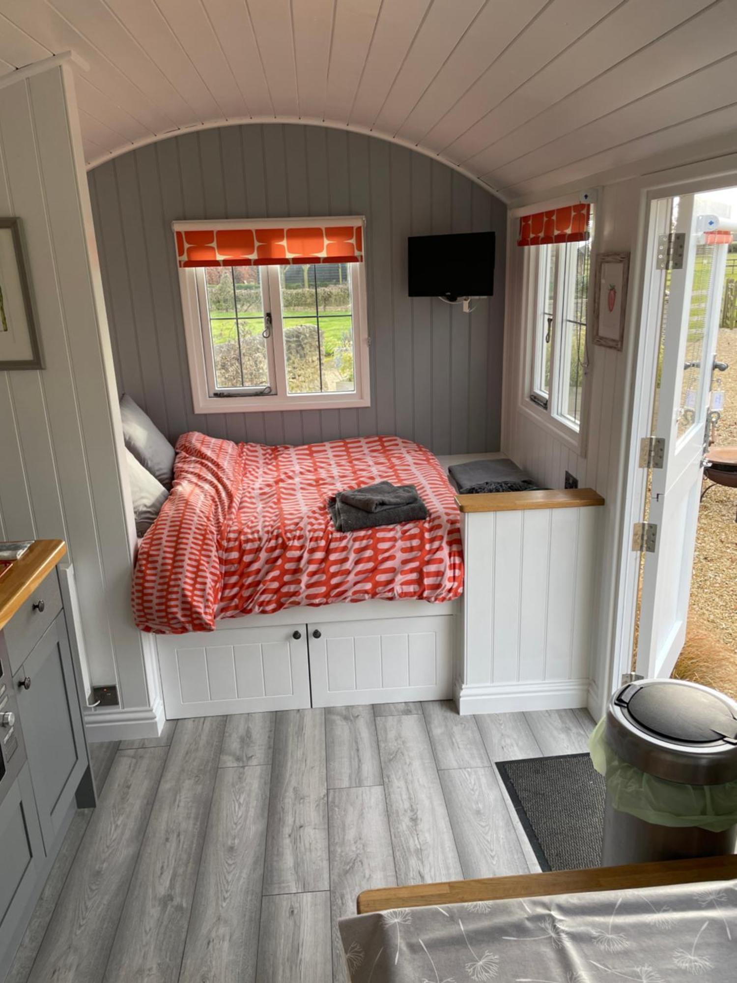 The Shepherd'S Hut Mixbury 외부 사진