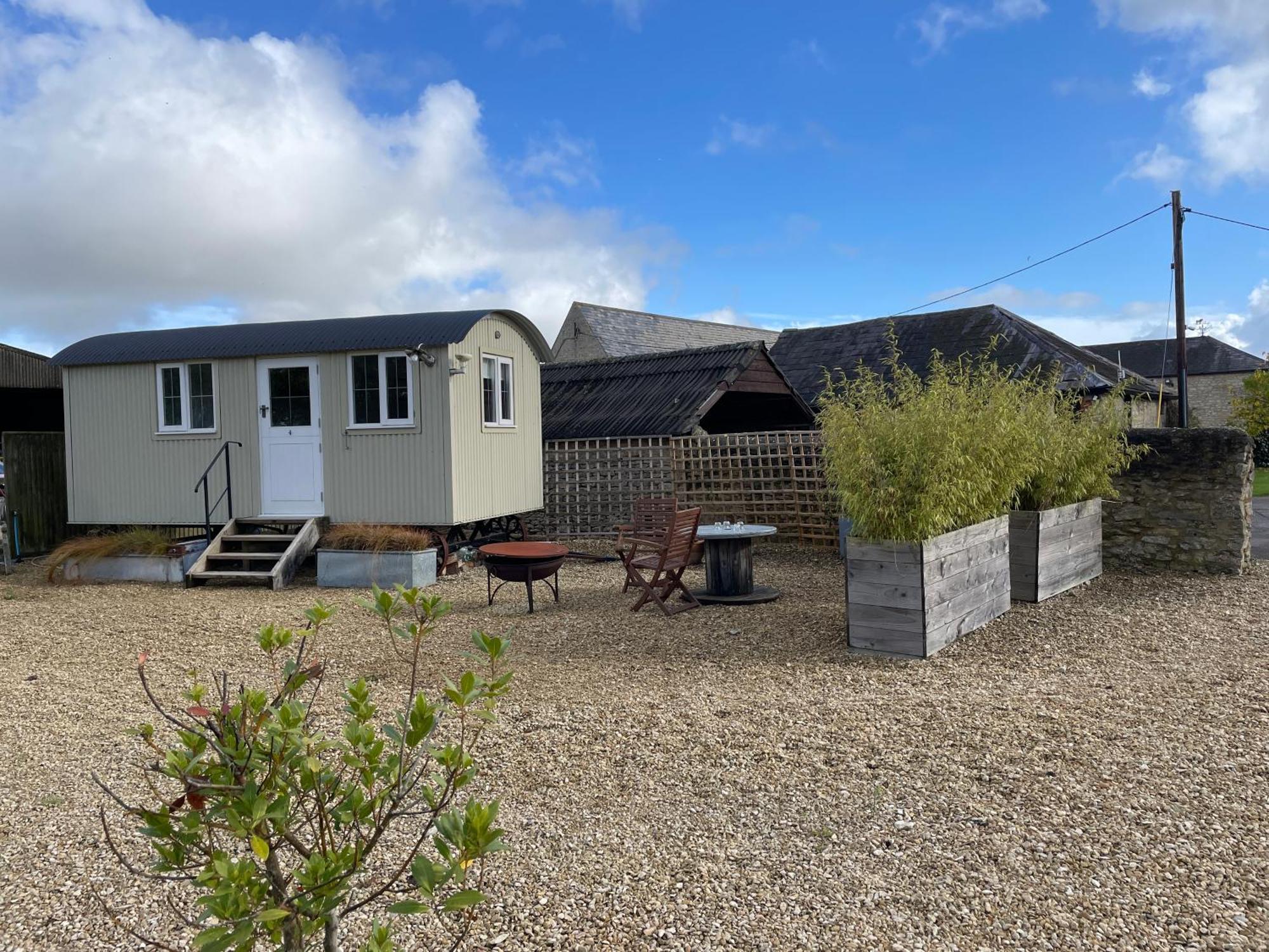 The Shepherd'S Hut Mixbury 외부 사진